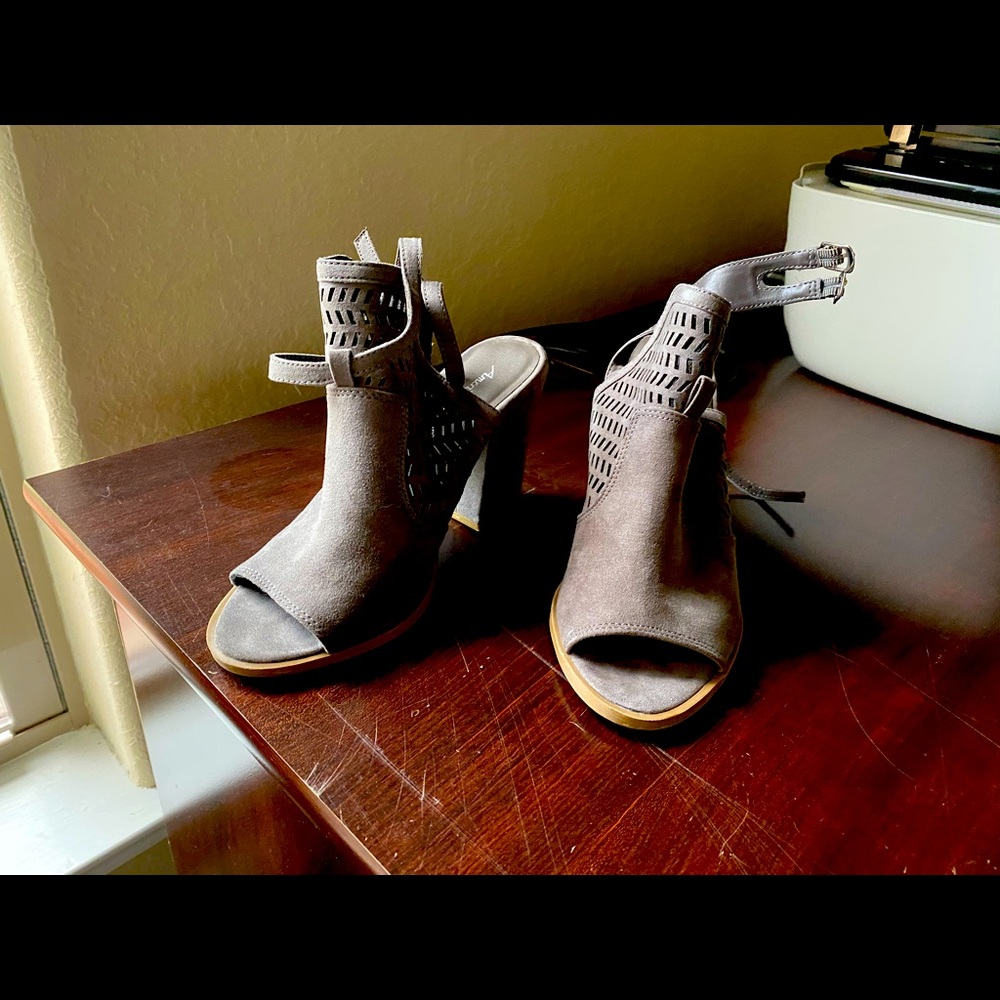Women’s shoes
